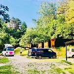Shambhala Centrum مكان تخييم *